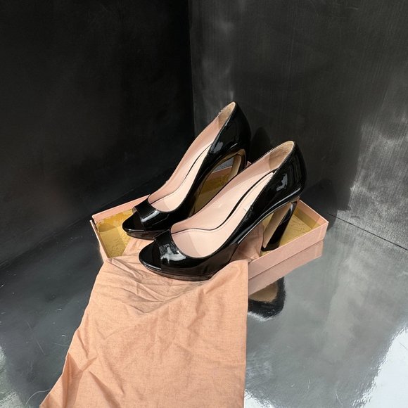 Miu Miu Black Patent Leather Curved Heel Open Toe Vernice Platform PumpsResort 2 - Picture 12 of 15
